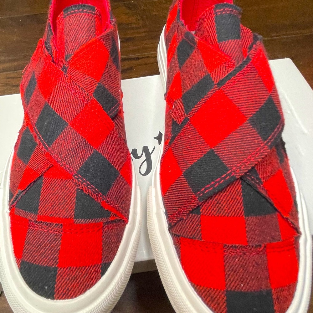 Gypsy Jazz Plaid Along Sneakers.   Size 7.5 Red